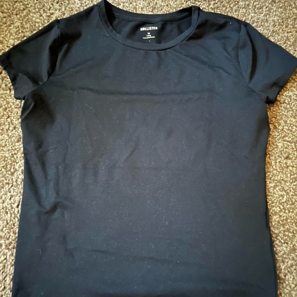 Hollister Women's Classic Black Tee Cropped - Picture 1 of 3